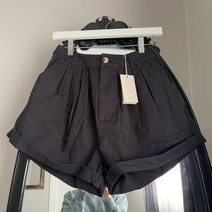 Doen Paige shorts black size 4 NWT
